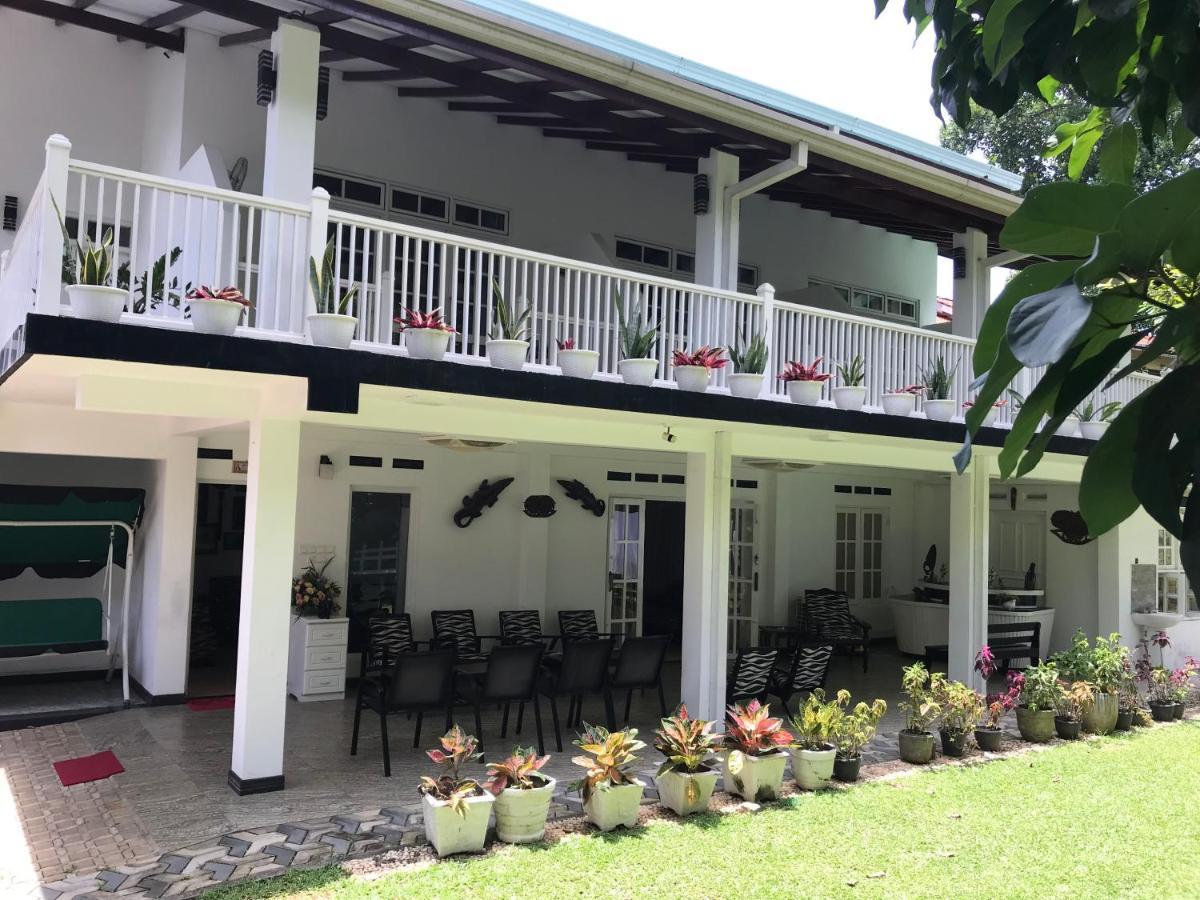 Duvi'S Shelter Bungalow โคลอมโบ ภายนอก รูปภาพ