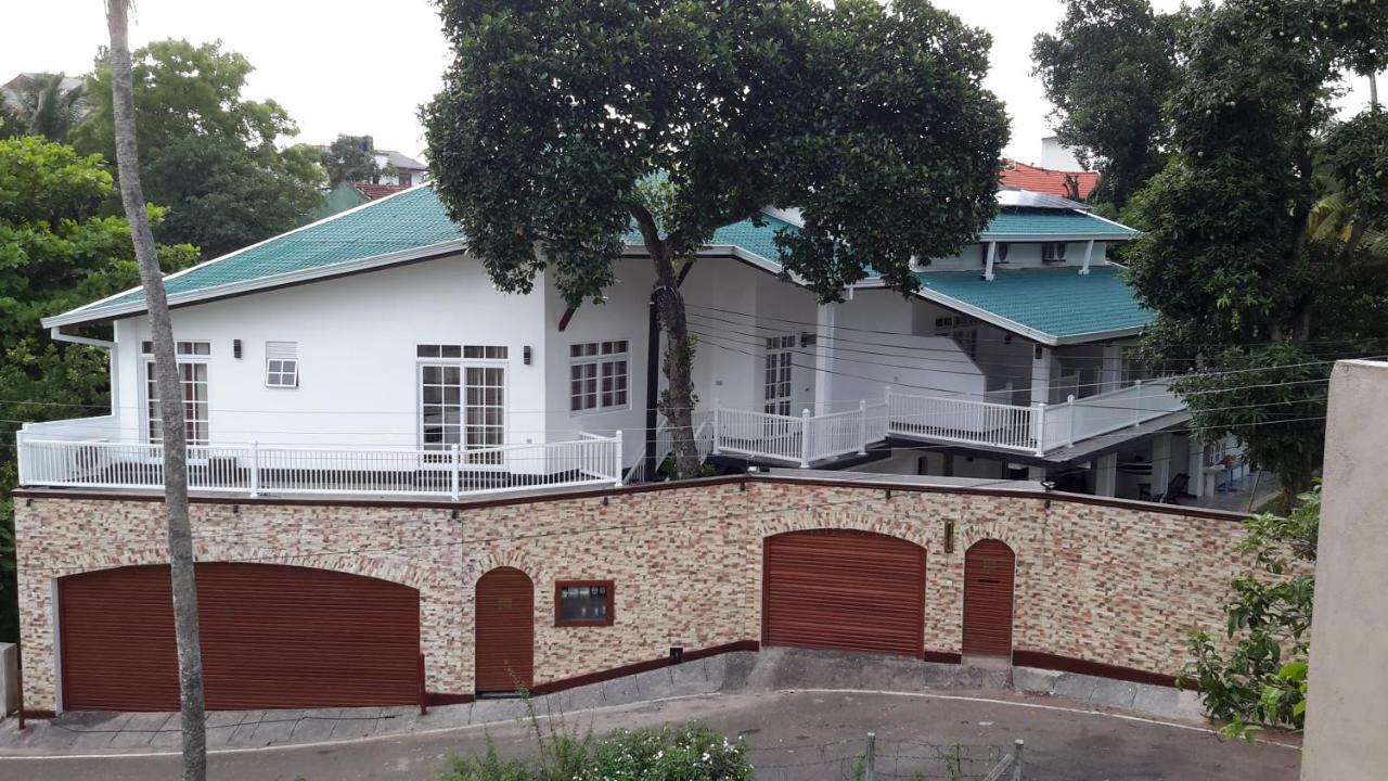 Duvi'S Shelter Bungalow โคลอมโบ ภายนอก รูปภาพ