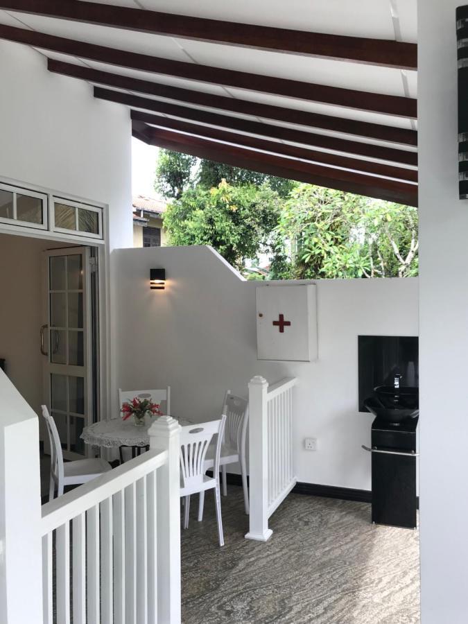 Duvi'S Shelter Bungalow โคลอมโบ ภายนอก รูปภาพ
